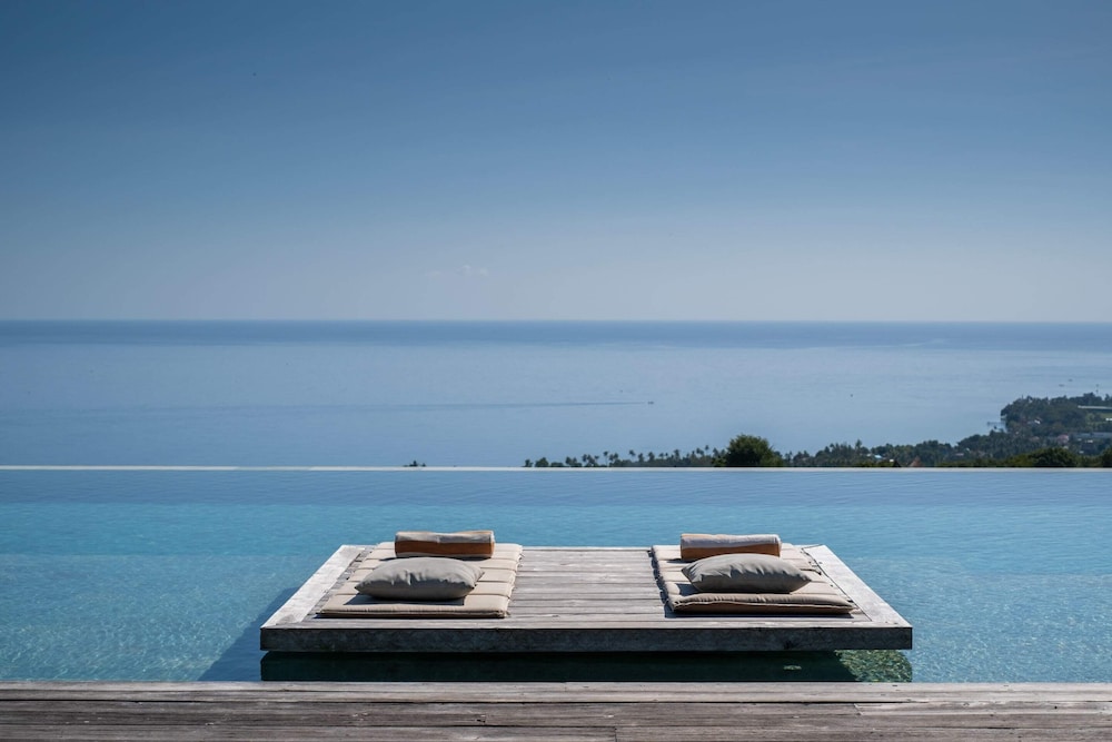 Palatial Wooden Villa, 4br, Lovina view 4
