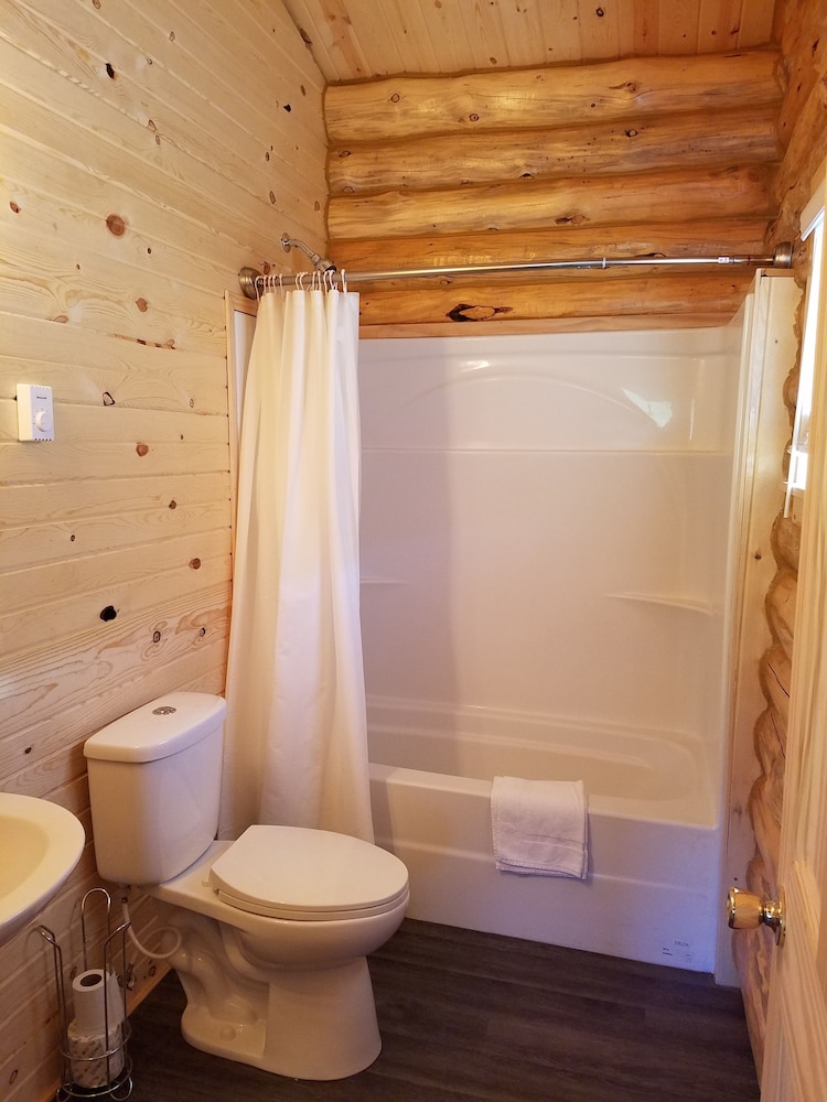 No Name City Luxury Cabins & RV