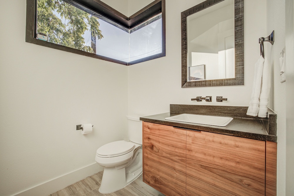 New Build, Private Pool, Near Pearl/riverwalk