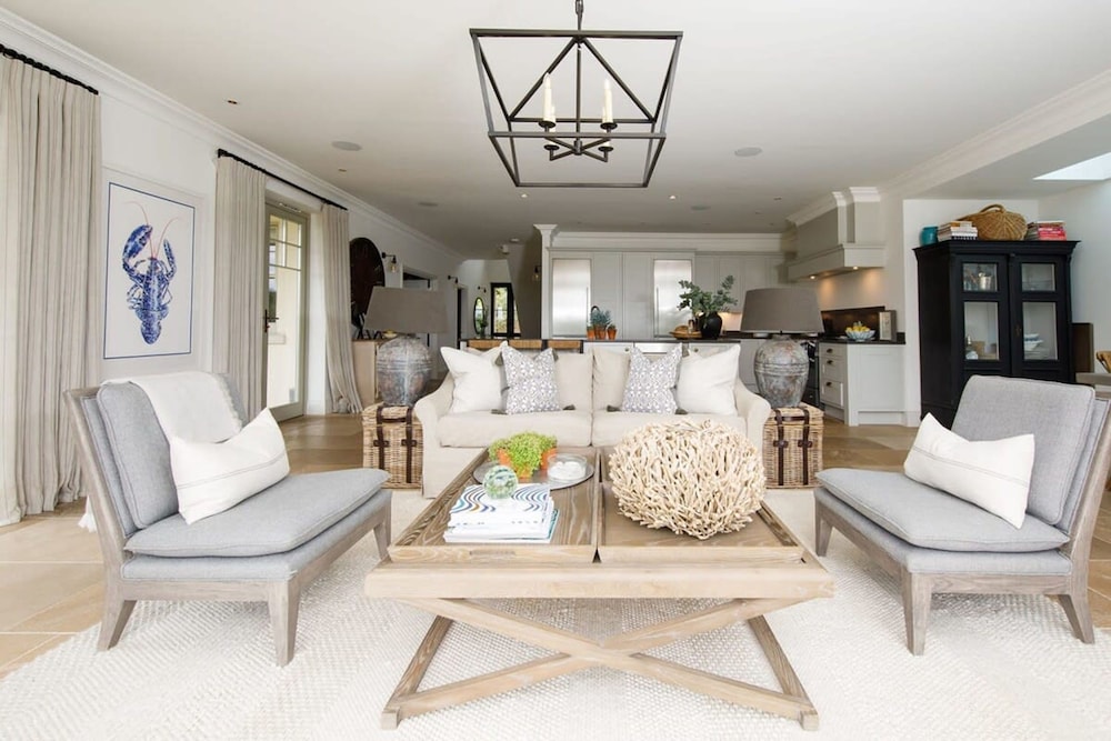 Beautiful Oasis Near Waterfront
