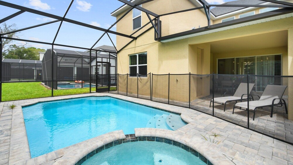 Family-friendly Luxury Home With Private Pool view 4