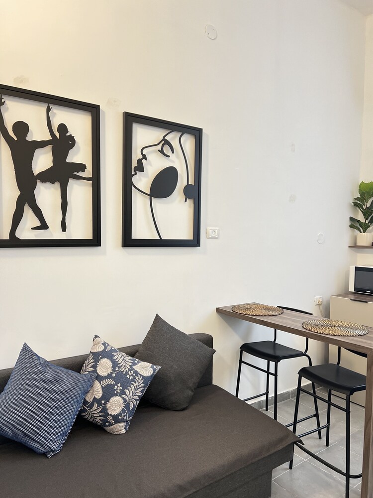 Ha-Carmel Market Apartment