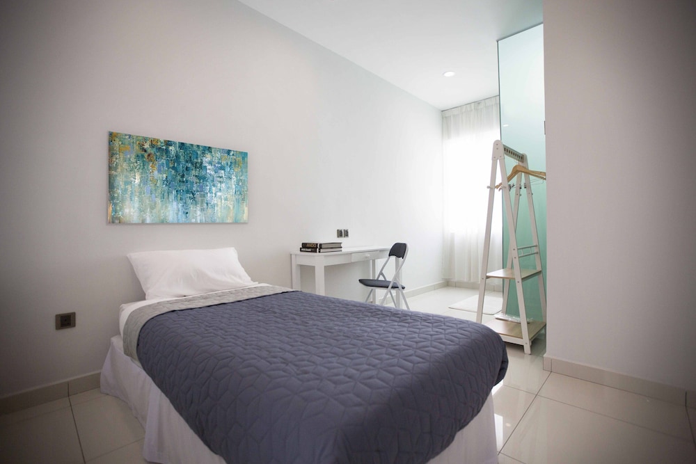56 Residence photo 7