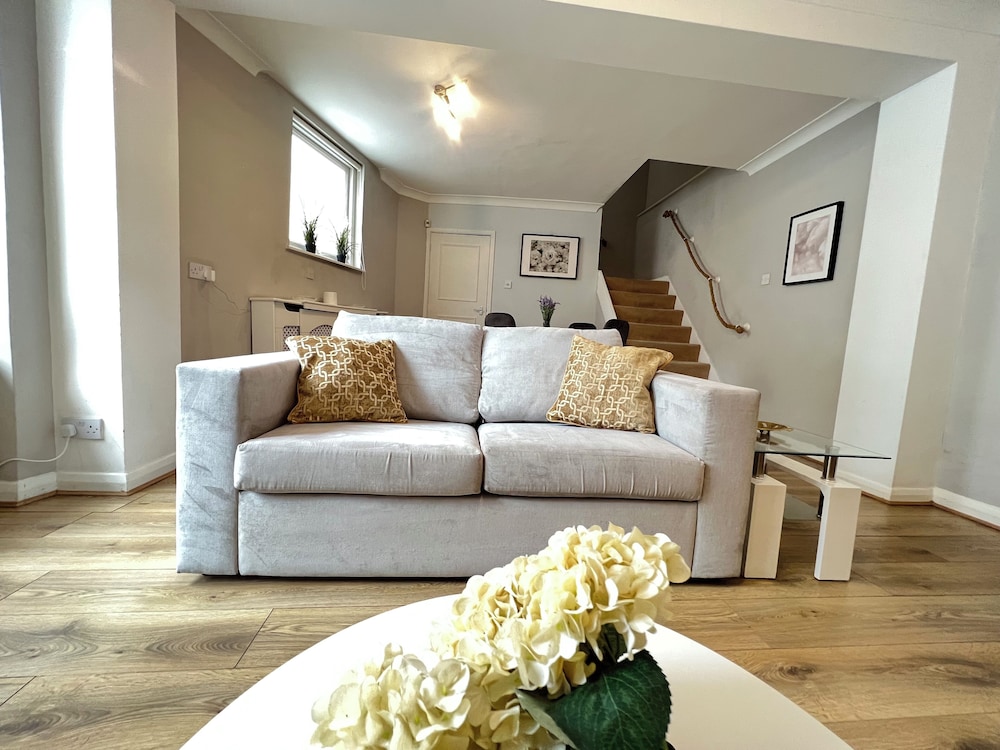 Kensington Private House- Walk to stores and tube-PRIVATE entrance- In Central London