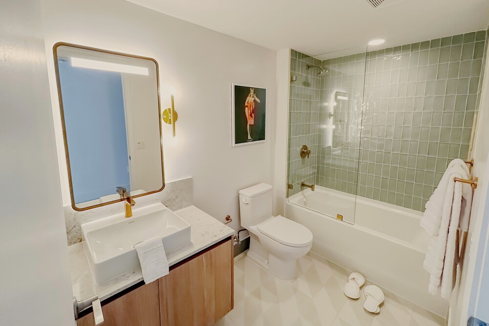 Luxurious Downtown Escape
