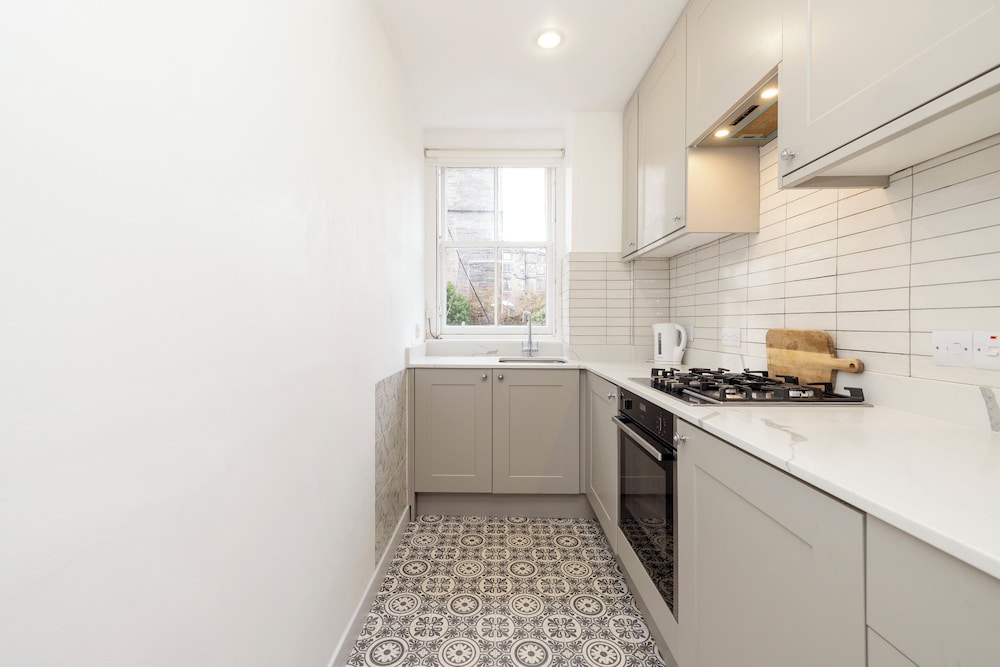 Spacious 2-Bedroom Ground Floor Flat