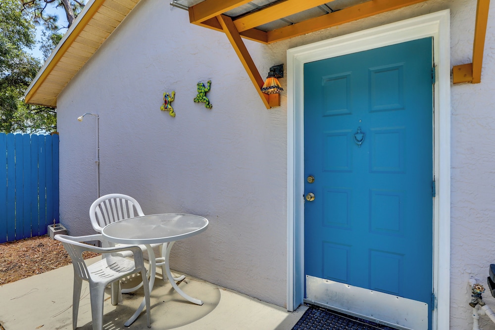 7 Mi to Beach: Pinellas Park Studio w/ Patio