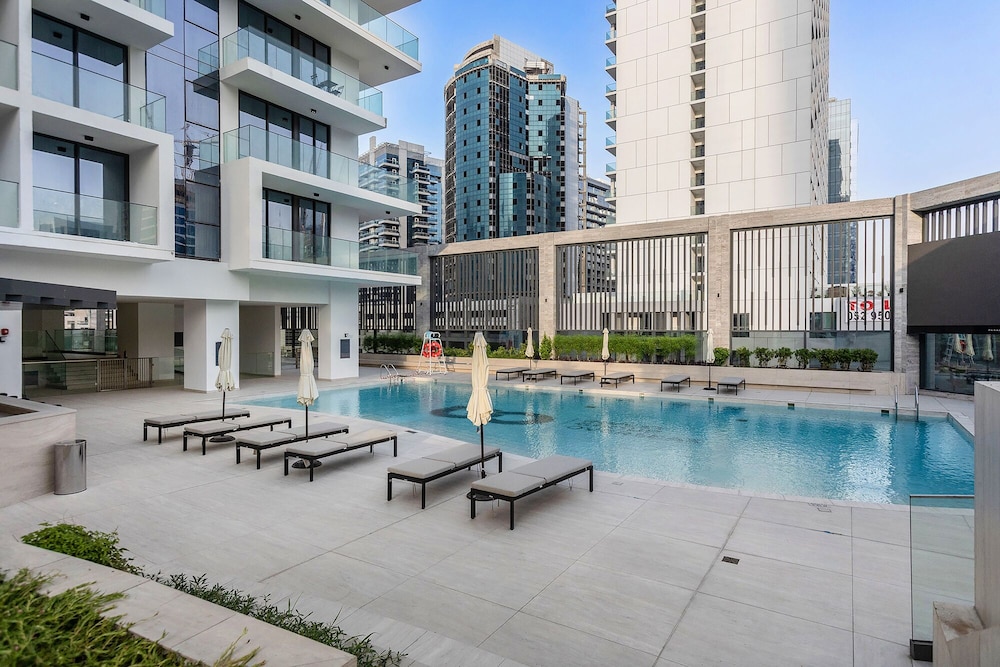 Modern Studio at Paragon