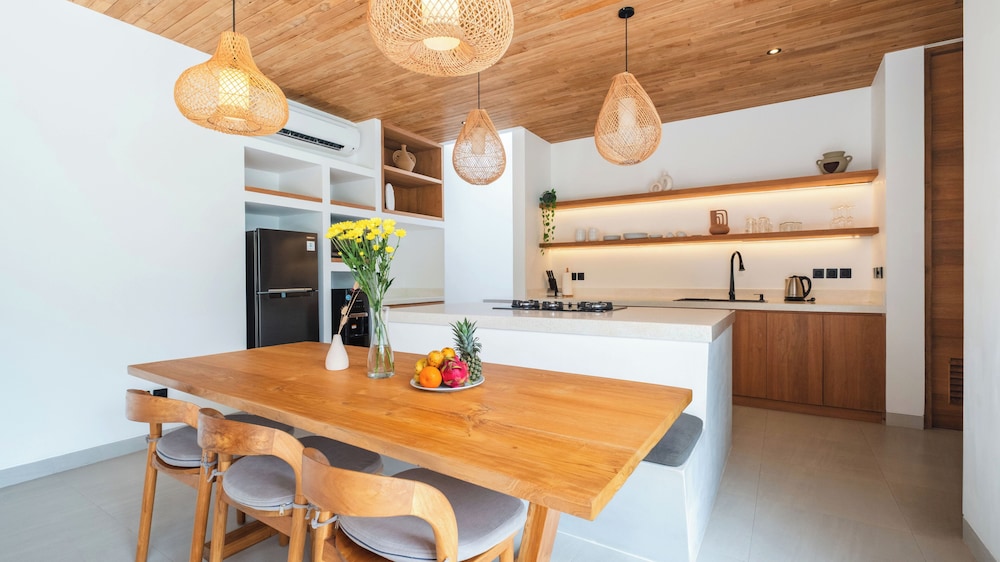Loona Palm Villas by Villa Finder