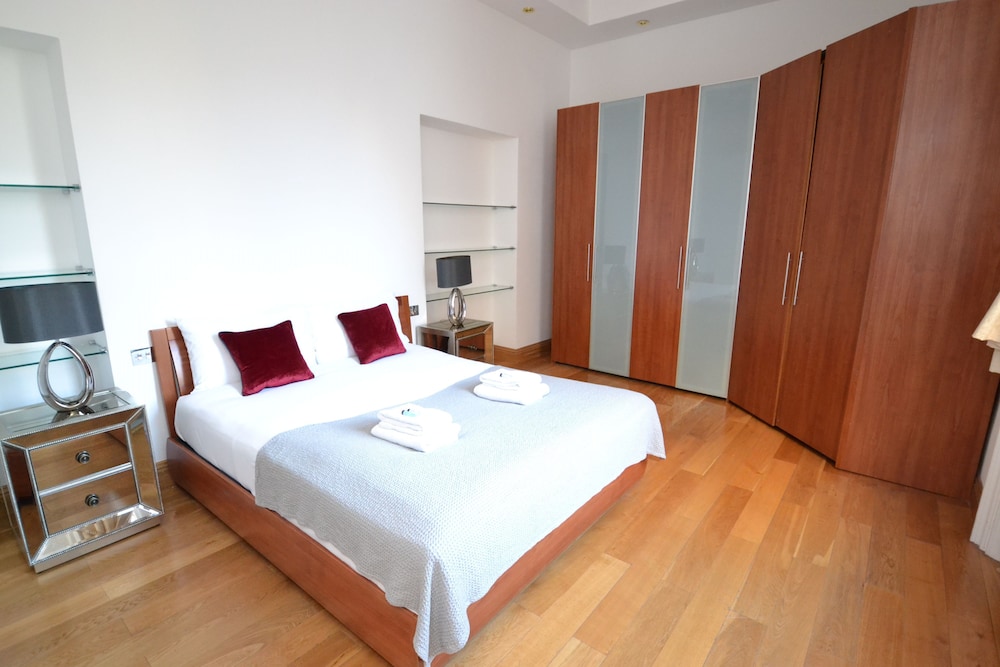 Luxury Hyde Park