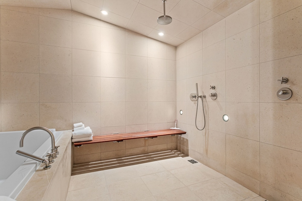Grand Lodge - Four Bedroom #502 - Ski-in/ski-out 4 Condo