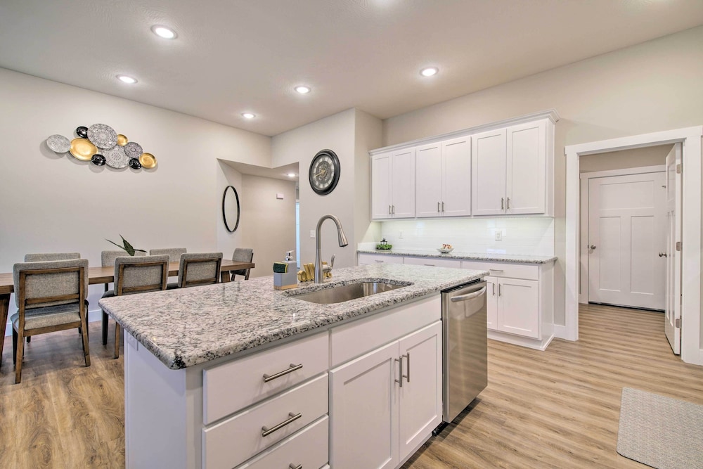 Charming Ozark Abode w/ Yard & Pool Access