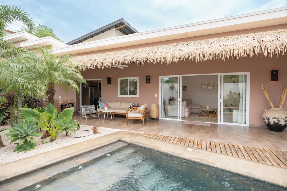 Close to Beach - Gated Community - Villa Salomé