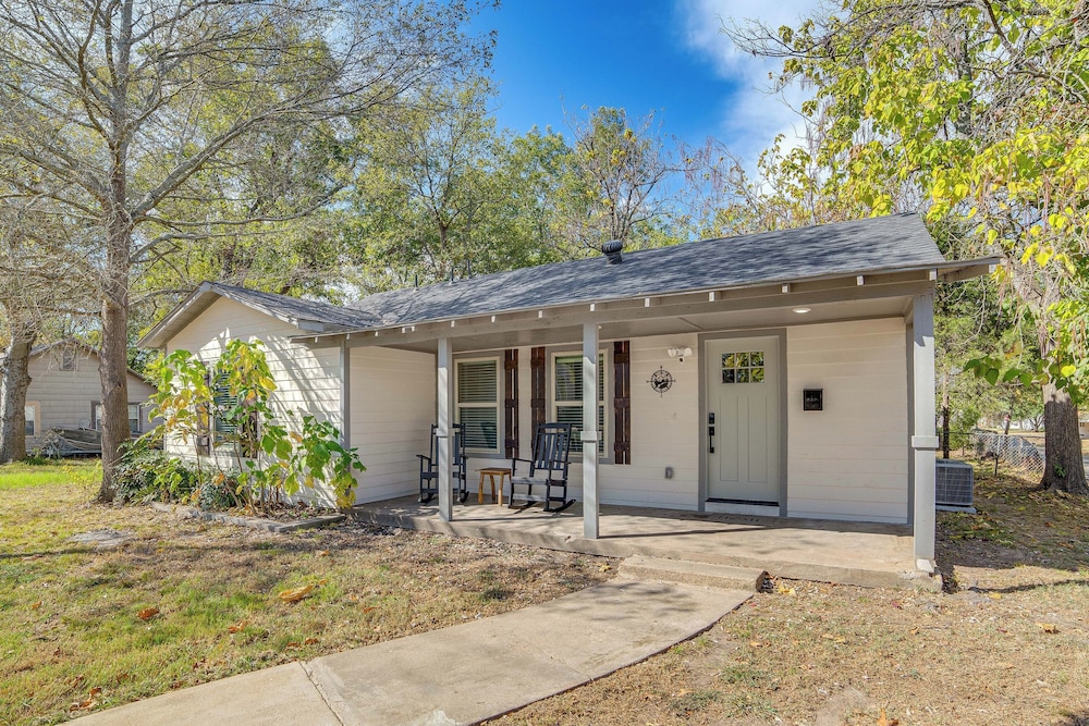 Walk to East Texas A&m! Home w/ Pet-friendly Yard