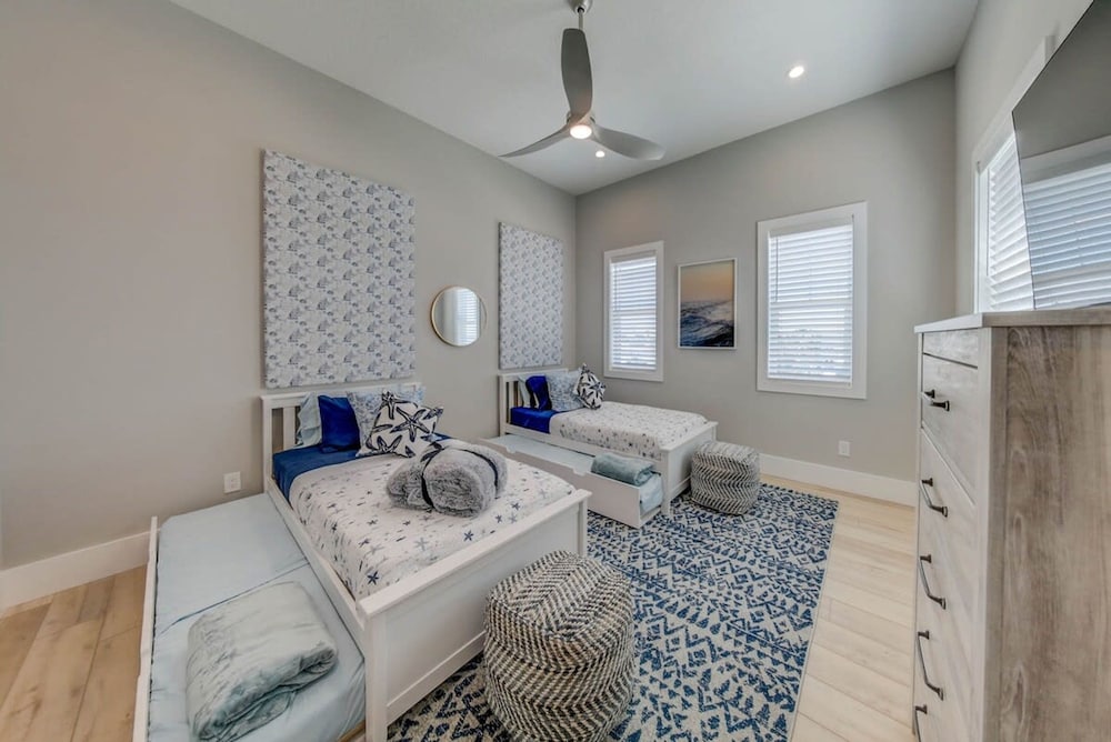 Villa Nautilus Steps Away From the Beach - New Lux 3 Story Pool Hot Tub Home With Elevator