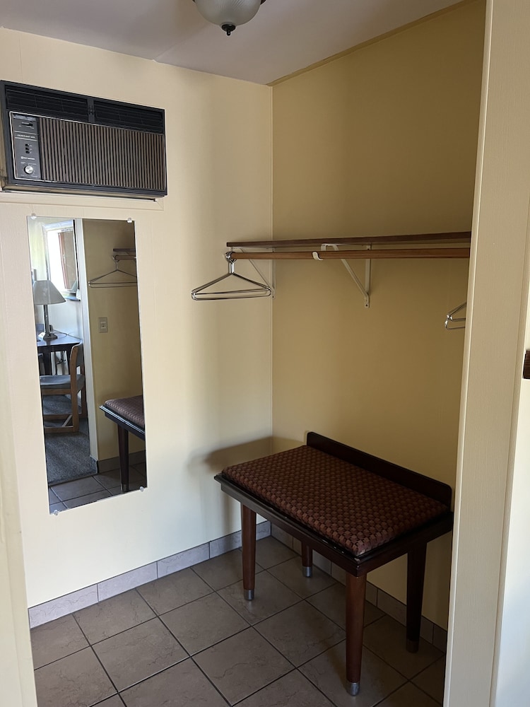 All Star Inn & Suites
