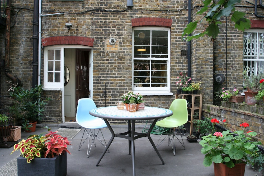 outdoor bbq area