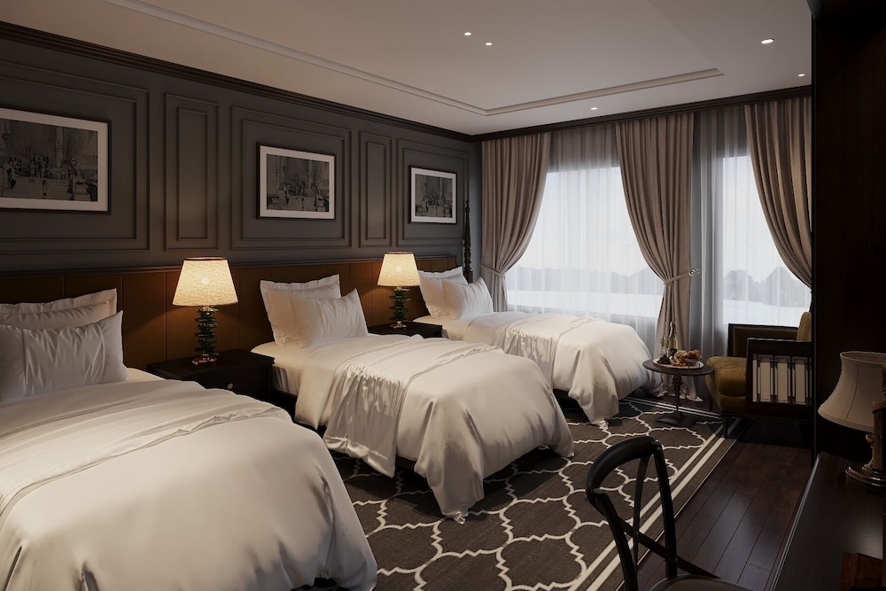 Aime'e Luxury Cruise