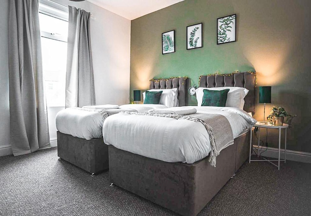 Comfortable 3-bed House in Coventry view 4