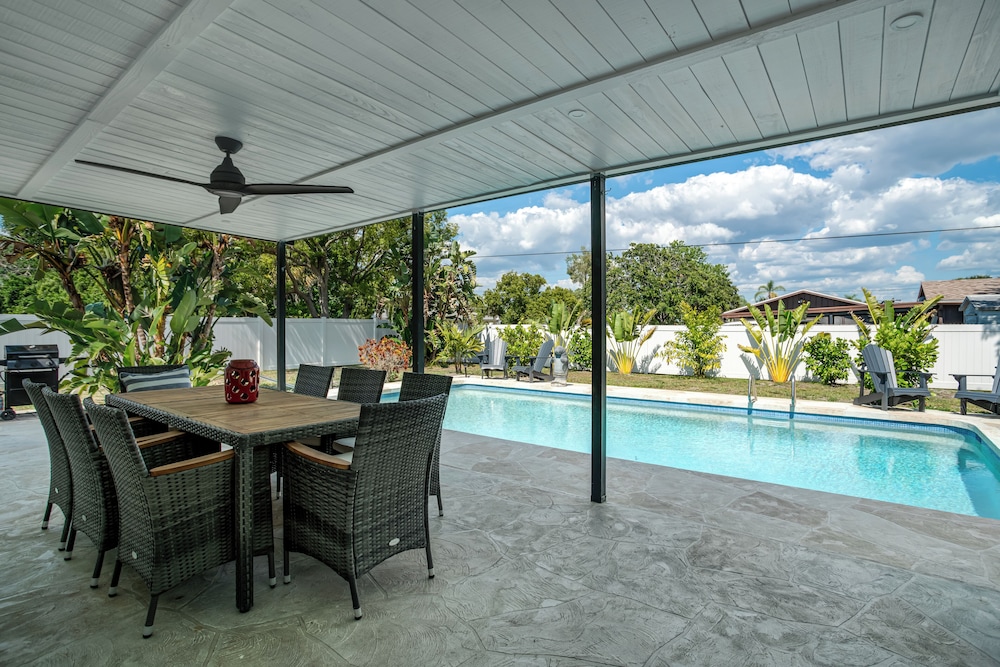 Luxury Pool Retreat near Siesta Key
