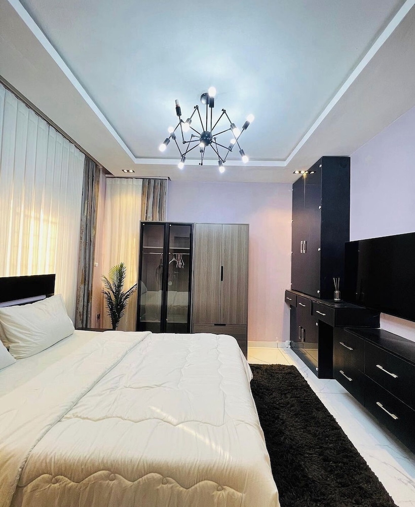 Reign Luxury Apartment