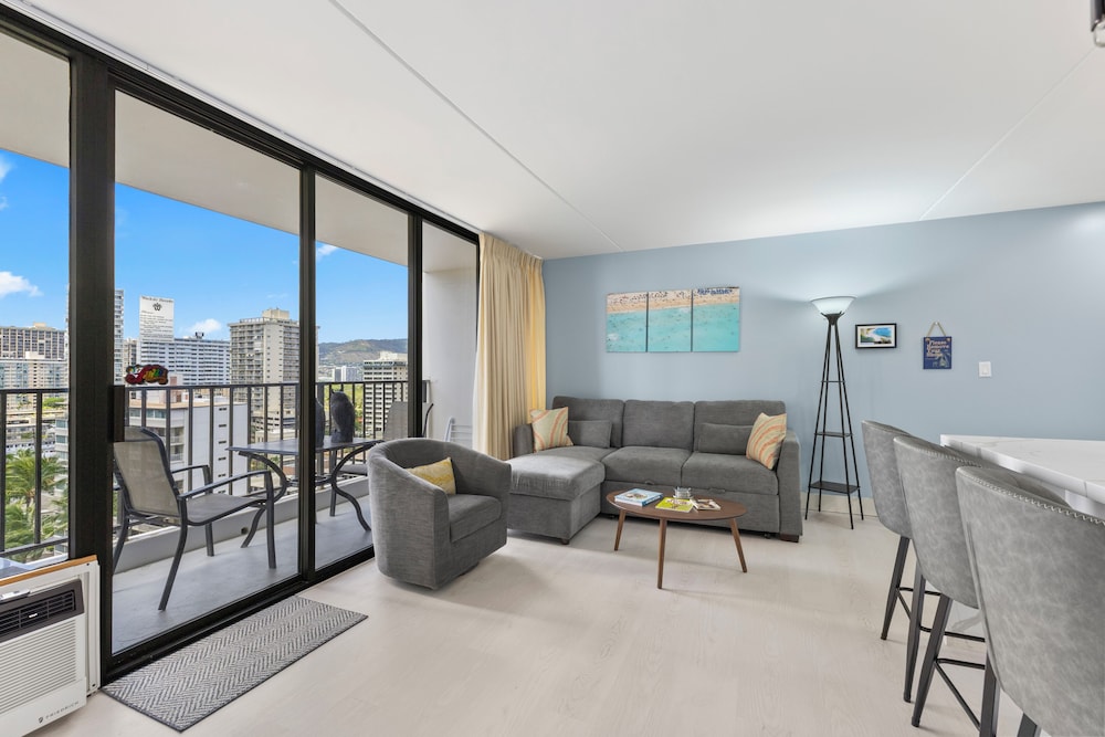 Waikiki Banyan 1BR