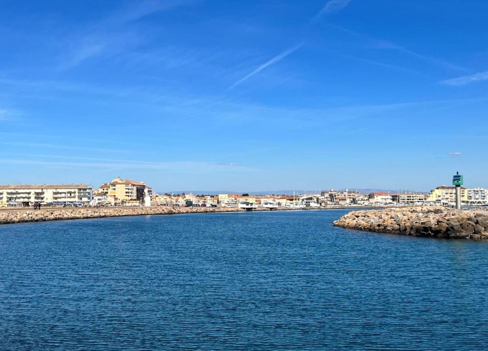 Cozy Beachside Villa in Serignan