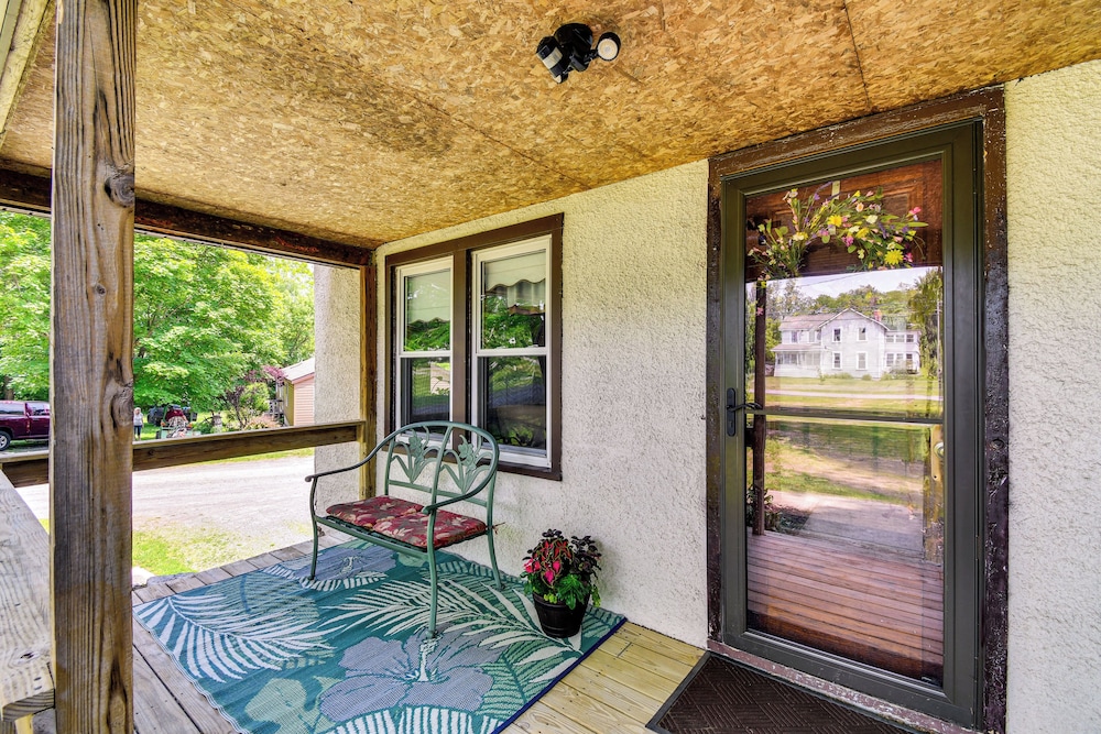 3 Mi to Seneca Lake: Couple's Apt w/ River Access