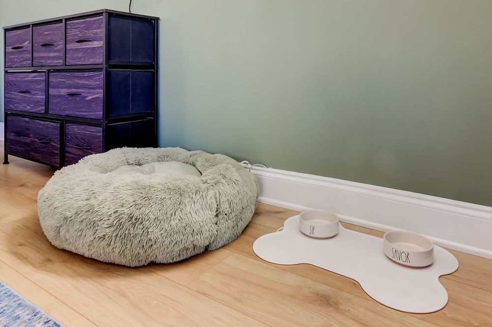 Simple Rooftop Gem 2 Blocks 2 Beach Pets Allowed