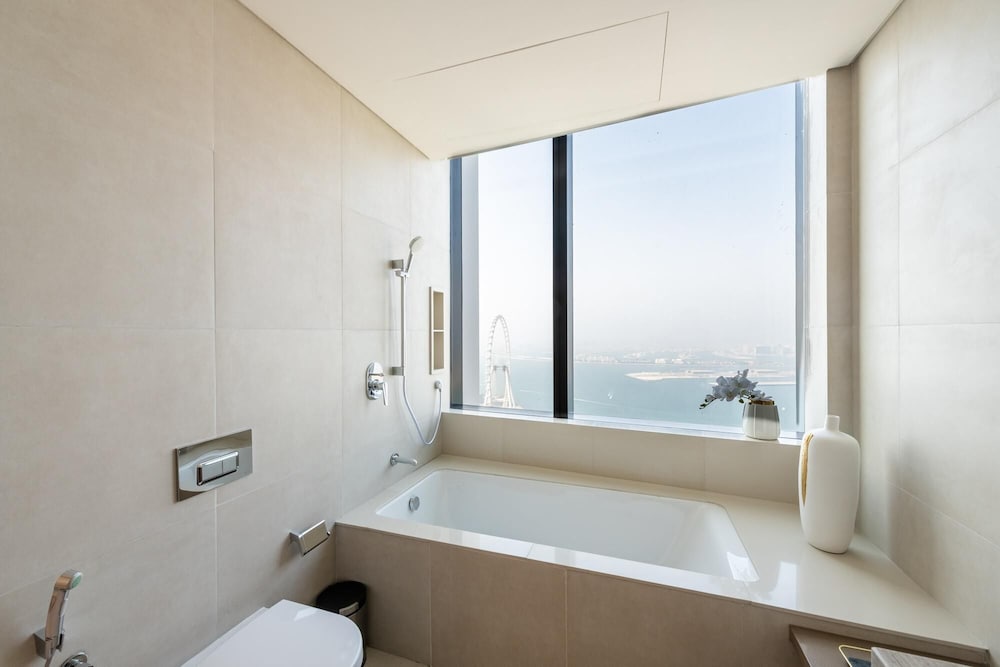 Gorgeous Apt wz Stunning Sea Views in Address JBR