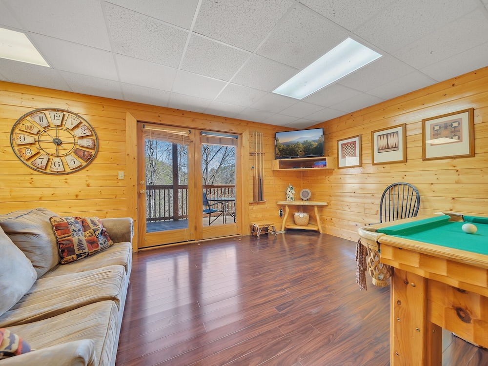 Ern821 - Tranquil Times 5 Bedroom Cabin
