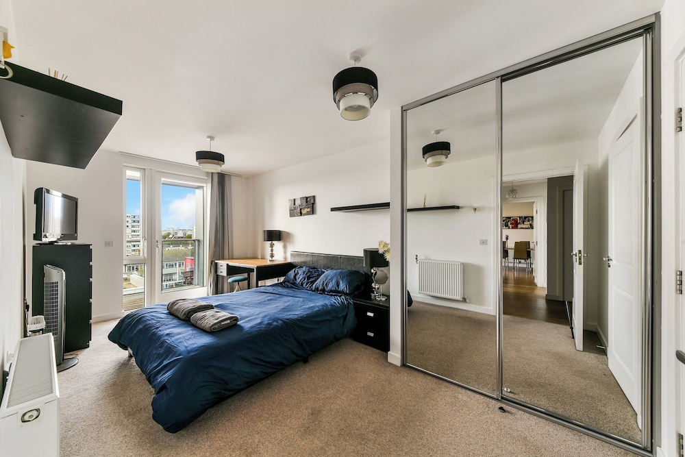 Luxury 2 bed 2 Bath Apartment in Canary Wharf