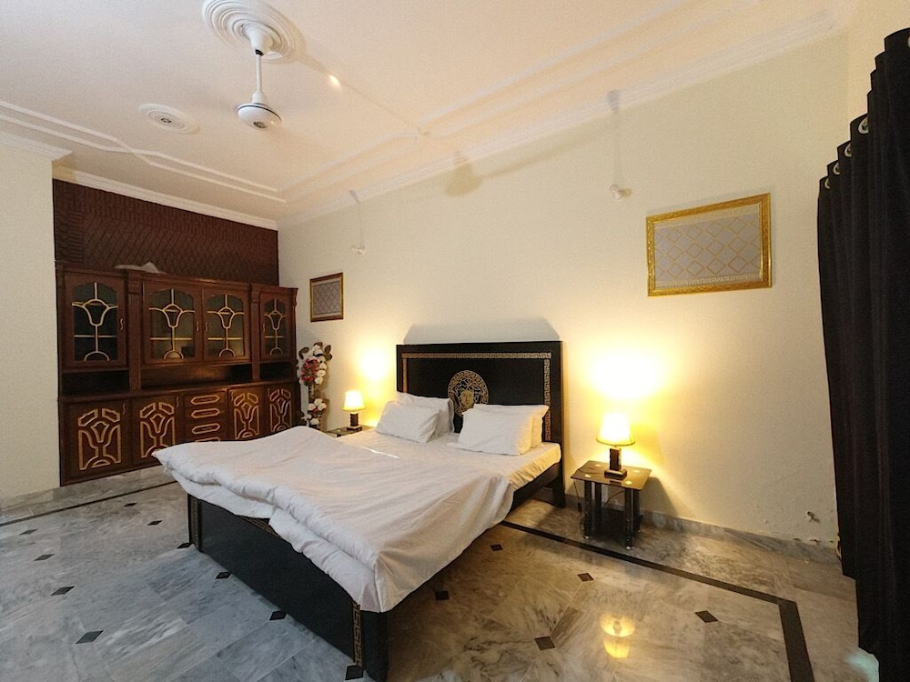 Room-room 3 Serene Retreat in Rawalpindi
