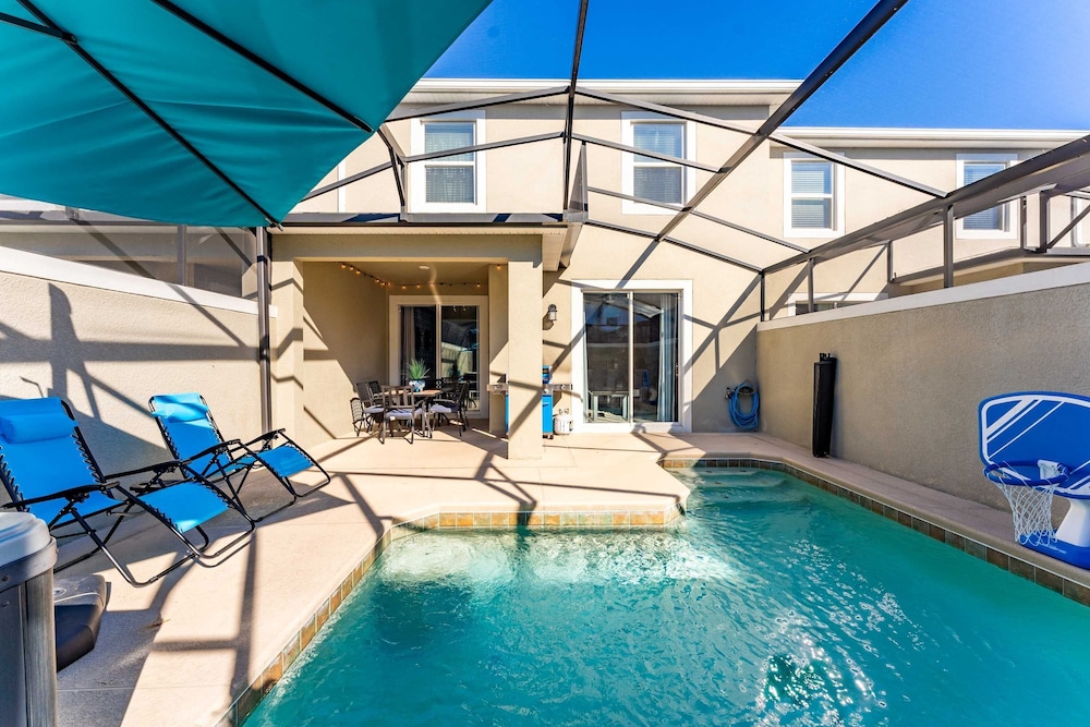 Private Disney Oasis With Pool Hot Tub Ps5 and Modern Amenities