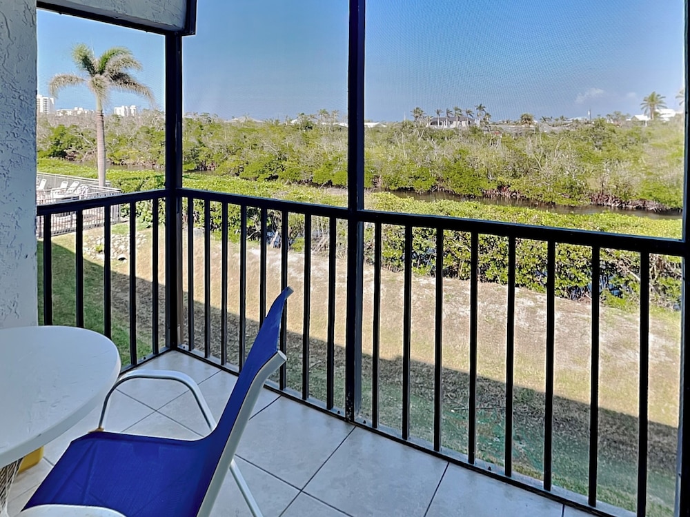 Admirals Bay 153 by Distinctive Beach Rentals