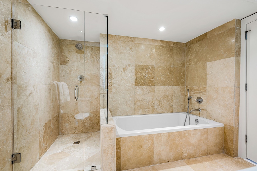 Luxury Vacation Rentals at 1 Hotel & Homes by LRMB