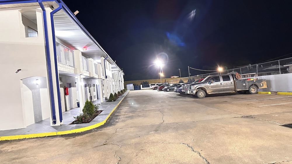 Dreamland Inn and Suites - Property Image 8