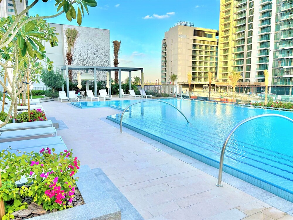 New! Luxurious Stay Dubai Creek Balcony & View