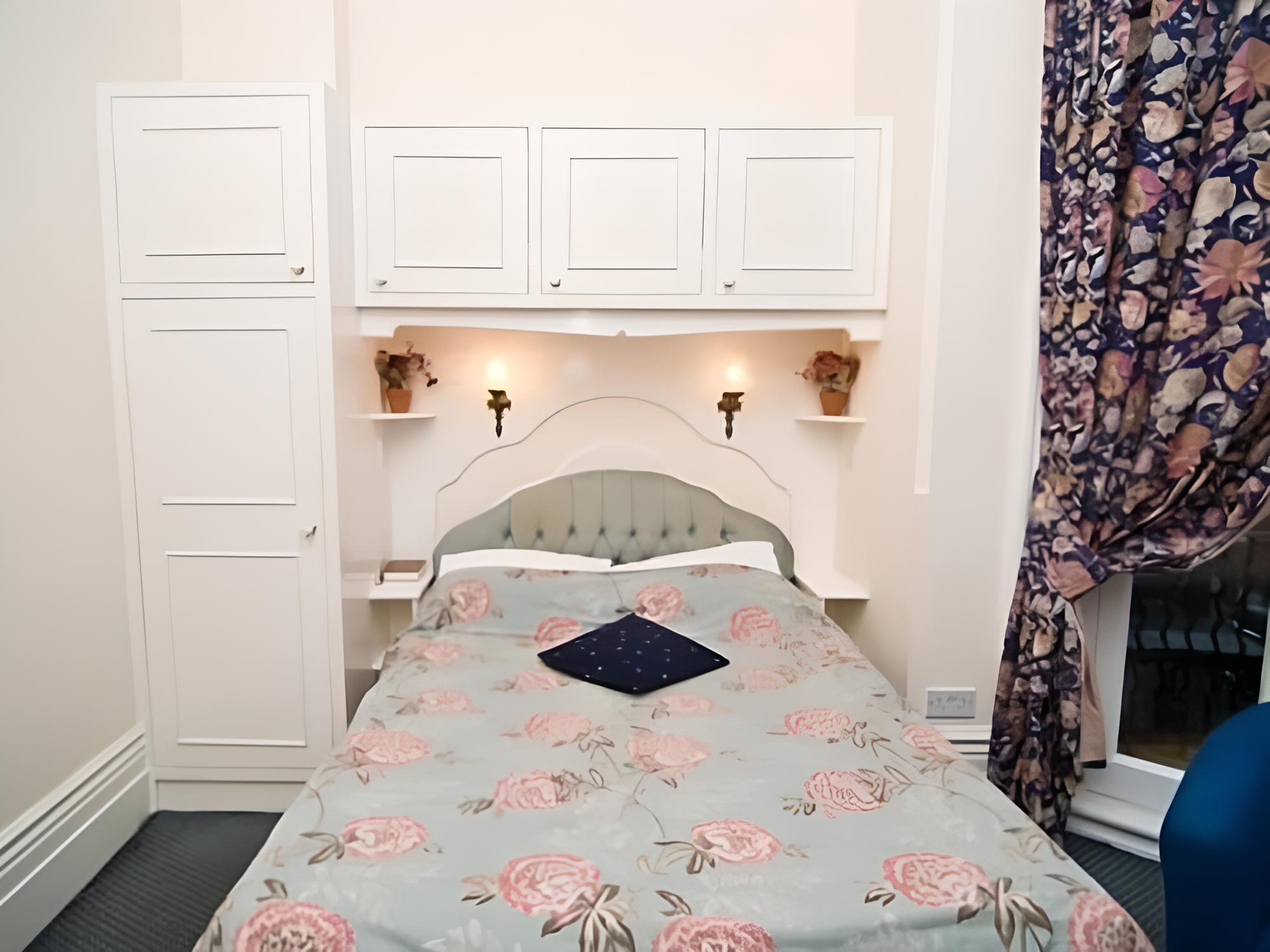 Maranton House Hotel