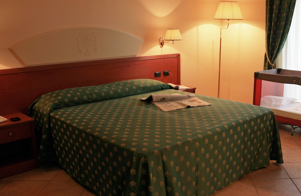 Hotel Tito Serranò