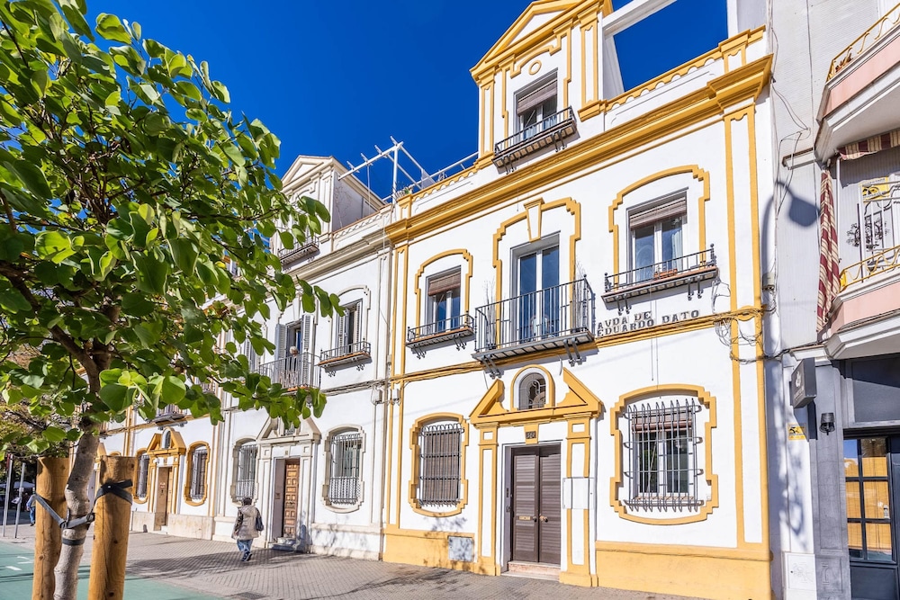 Cheerful 6 Bedroom House in Seville With Terraces