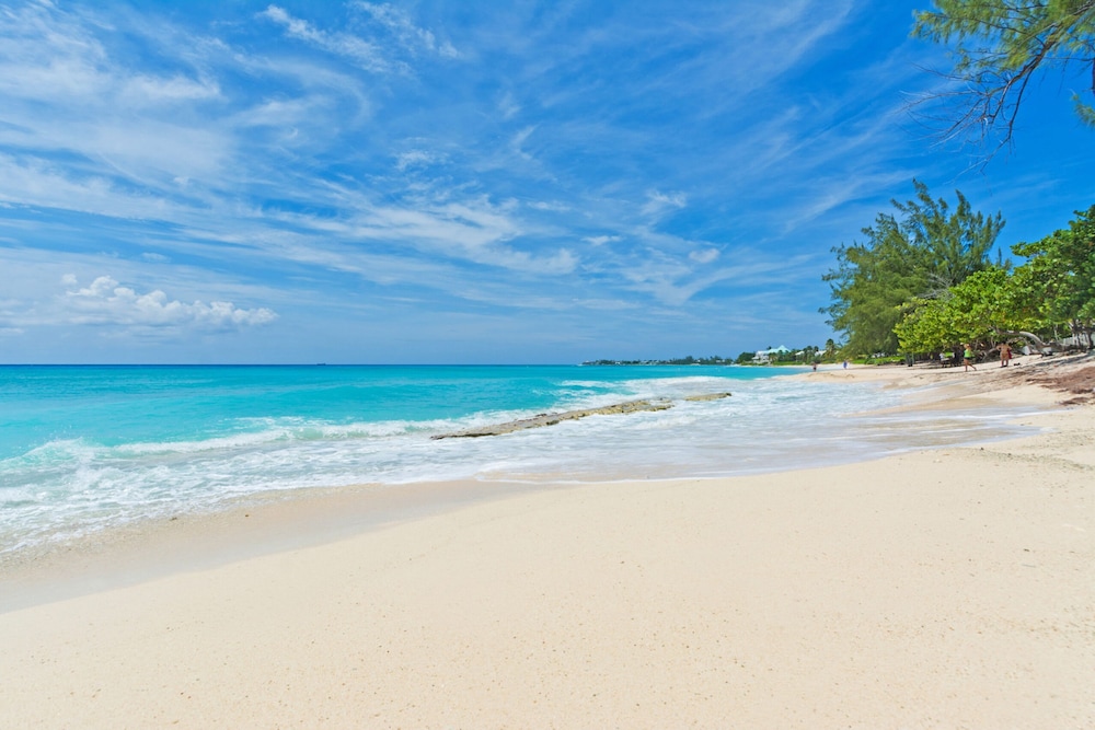 Seabreeze 8 - Luxury 4-bedroom on Seven Mile Beach