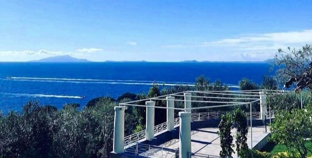 Villa Rufola view 4