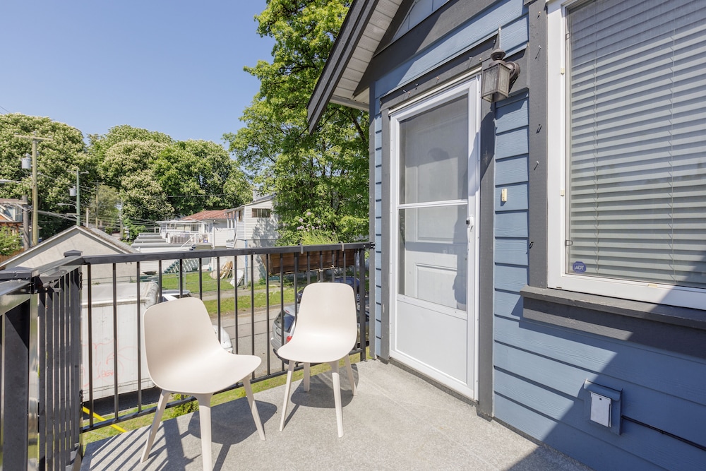 192 East 44th Ave