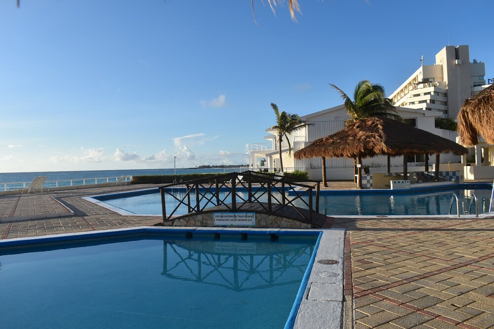 Brisas Beachfront Studios In Hotel Zone