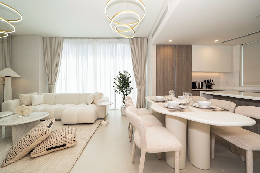 Experience 2BR Luxury Living  LIV Marina
