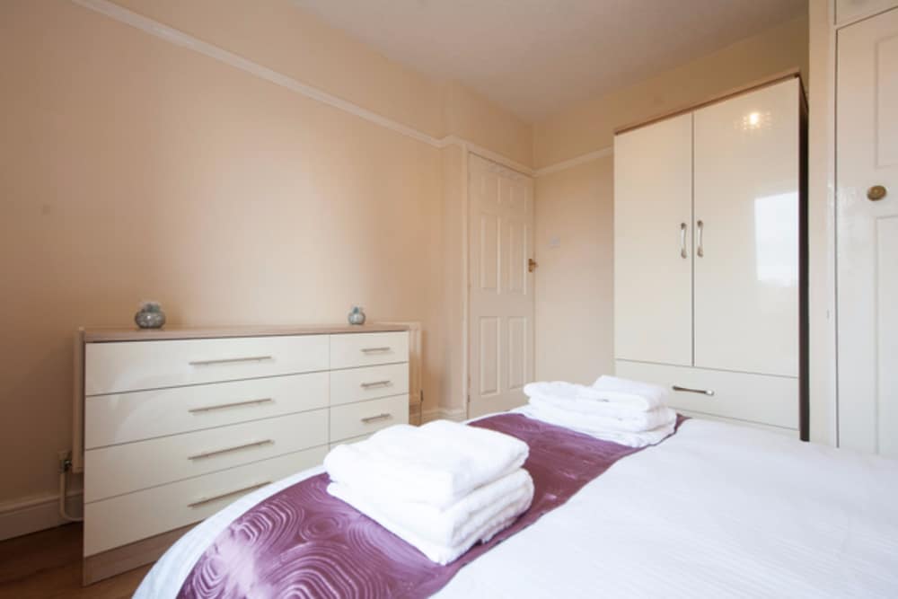 Holiday Home - Sleeps 7