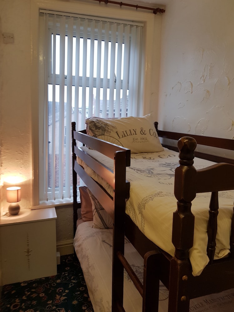 6 Person - 1 - Bed Apartment in Blackpool view 5