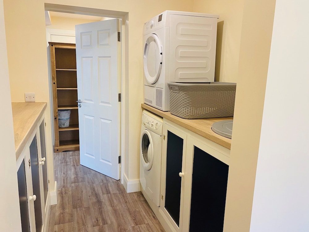 Brand new 2 Bedroom Home Overlooking Kenmare Bay Estuary