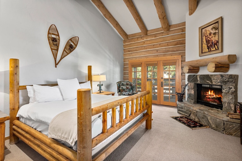 Pine Inn at Trail's End Lodge - Three Bedroom Residence with Spa #1 3 Condo